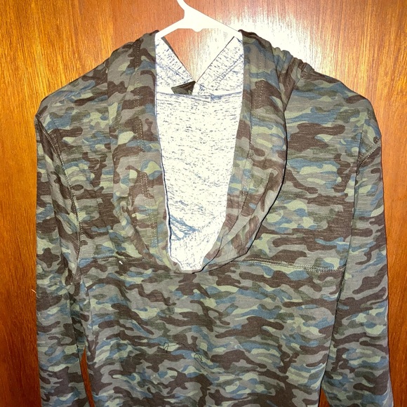 Men’s Camo Pull Over - Picture 2 of 3